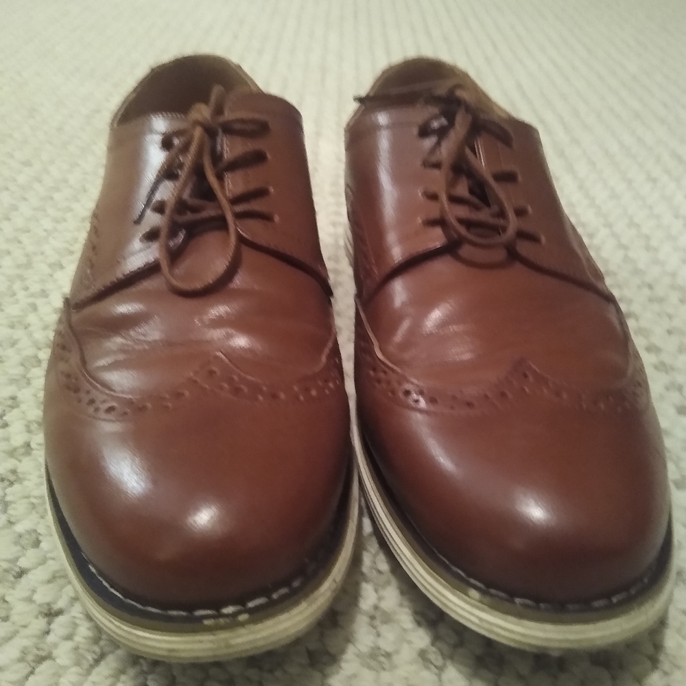 Casual wingtip shoes